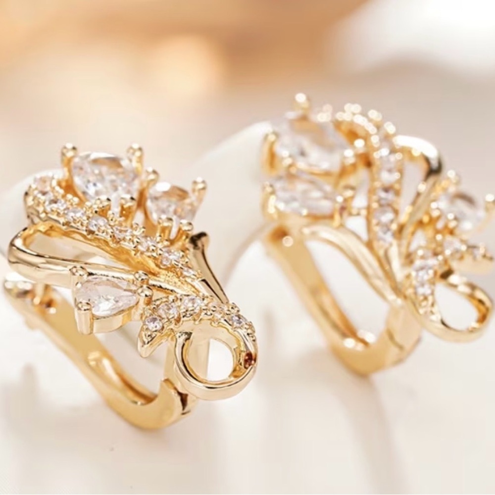 Elegant Gold & Silver Crystal Earrings. - Picture 5 of 6